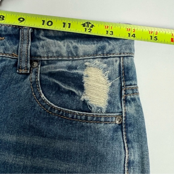 NWT HOT KISS Women’s Jean Shorts Distressed Size 3 Ripped/Torn Medium Wash - Picture 7 of 11